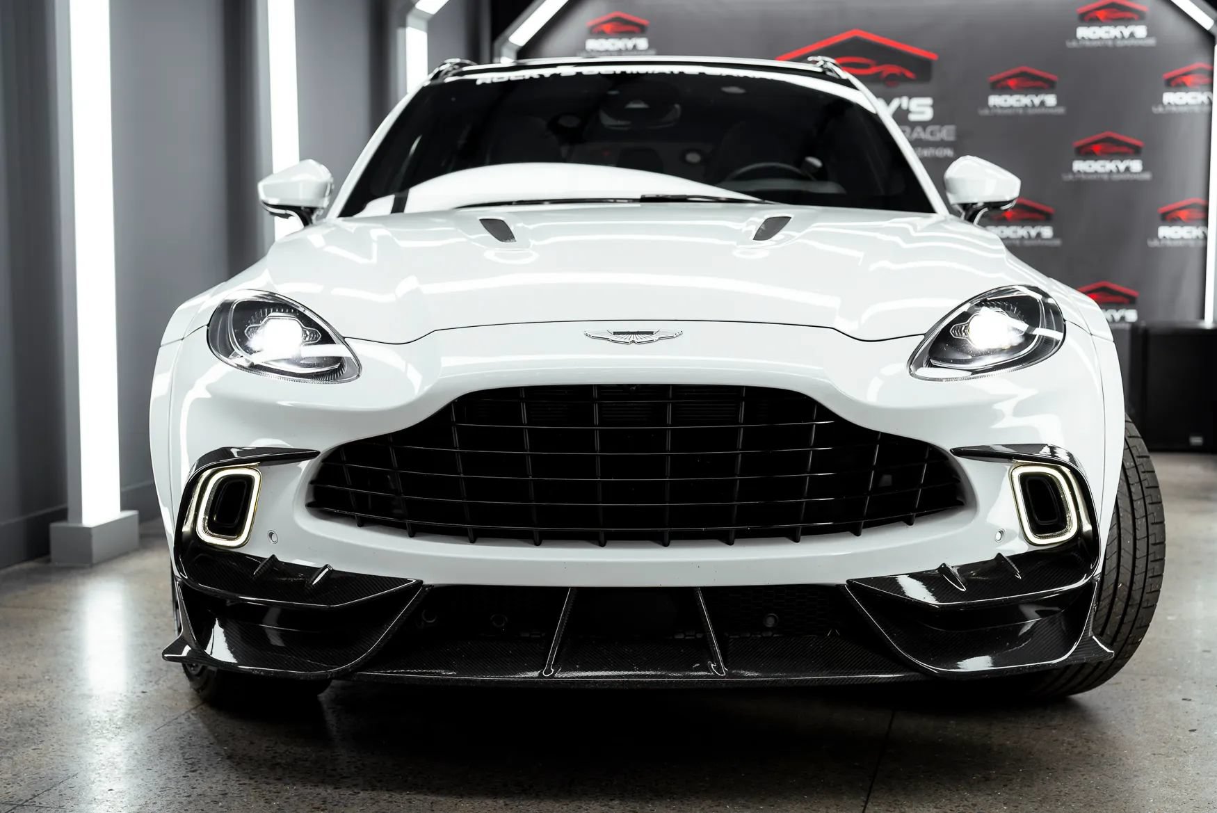 Used 2021 Aston Martin DBX AWD/4WD image 5