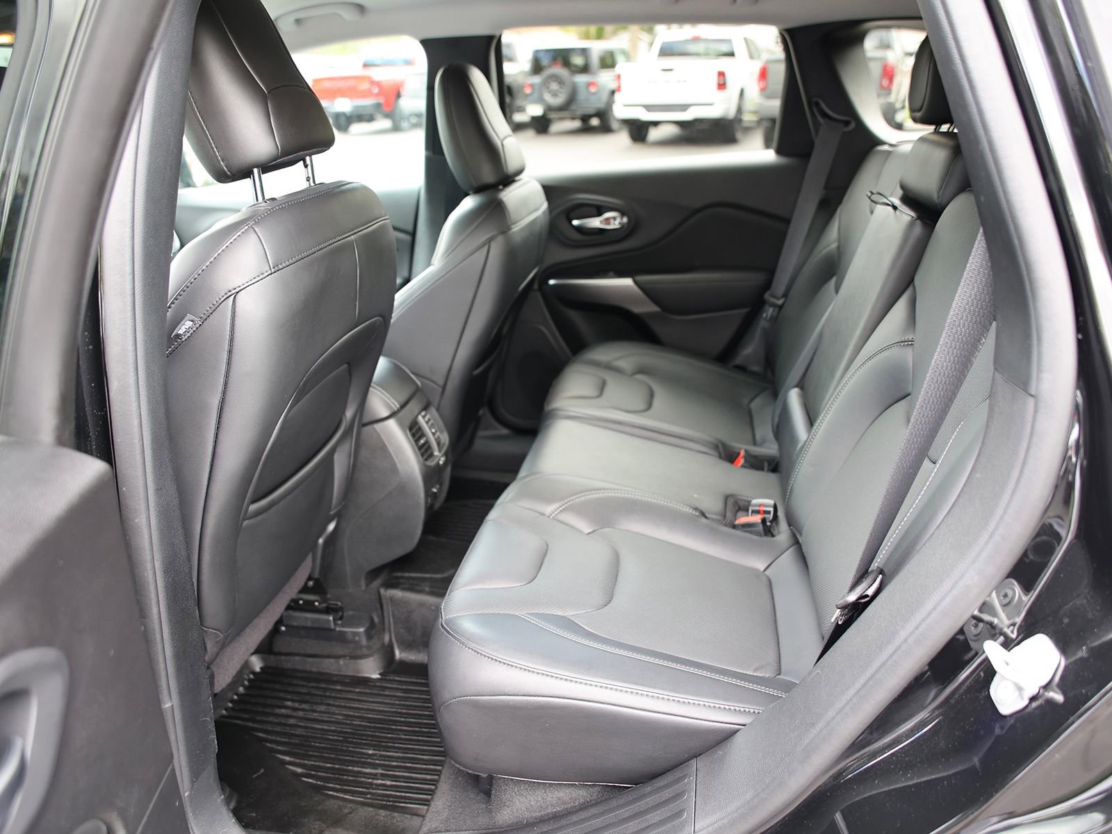 Used 2021 Jeep Cherokee Latitude Lux w/ Comfort/Convenience Group image 23