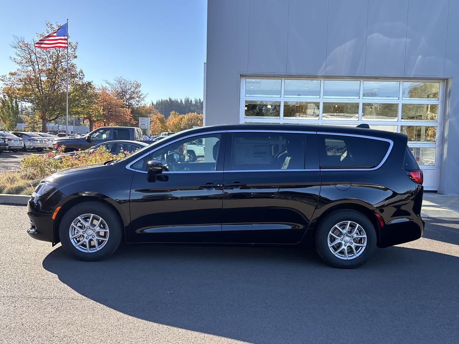 New 2027 Chrysler Pacifica LX FWD image 2