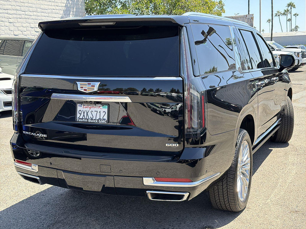 Used 2026 Cadillac Escalade ESV Luxury RWD image 5