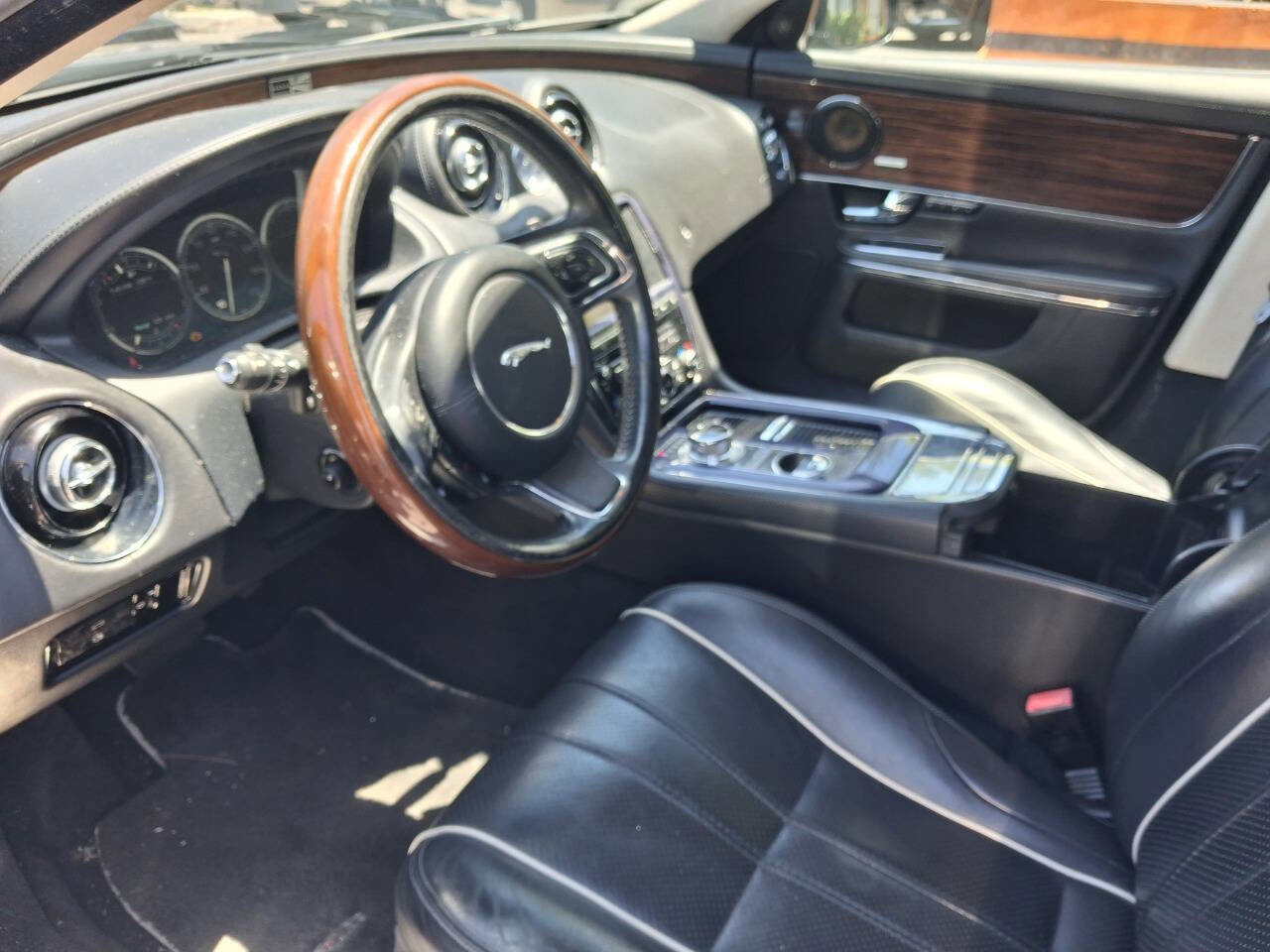 Used 2012 Jaguar XJ L RWD image 11