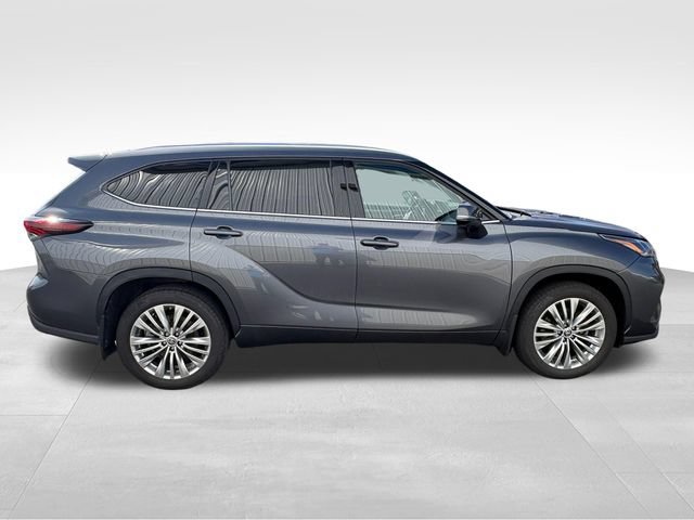 Used 2025 Toyota Highlander Platinum AWD/4WD image 30