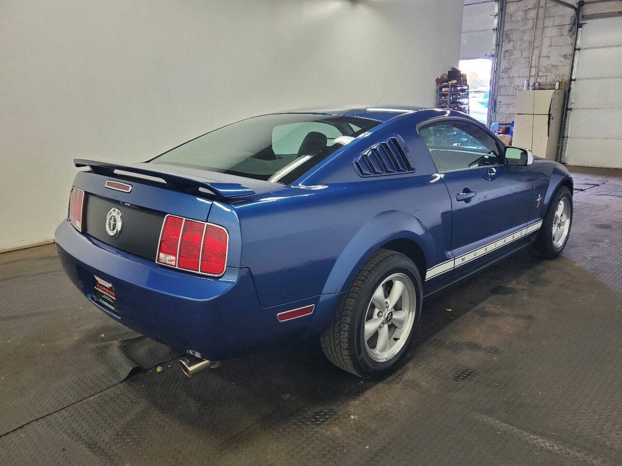 Used 2007 Ford Mustang Premium RWD image 7