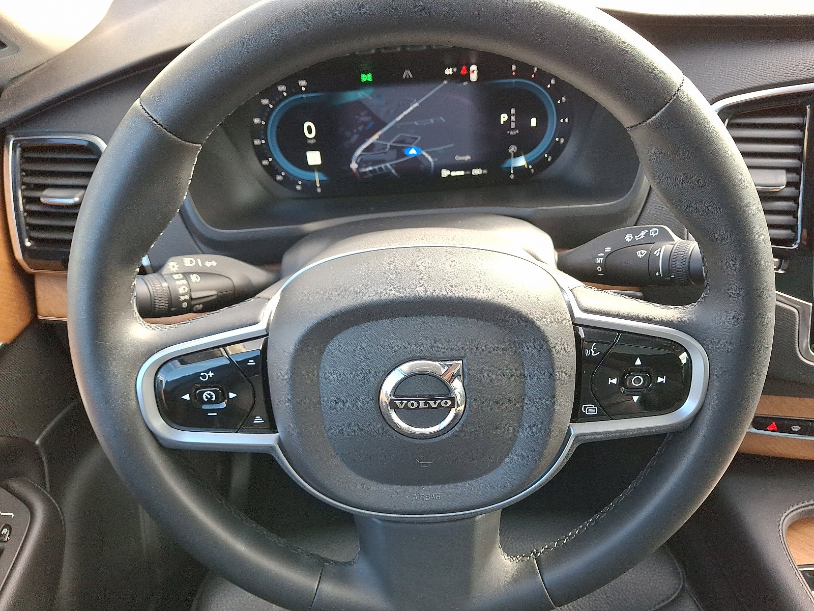 Used 2023 Volvo XC90 B5 Plus w/ Protection Package image 21