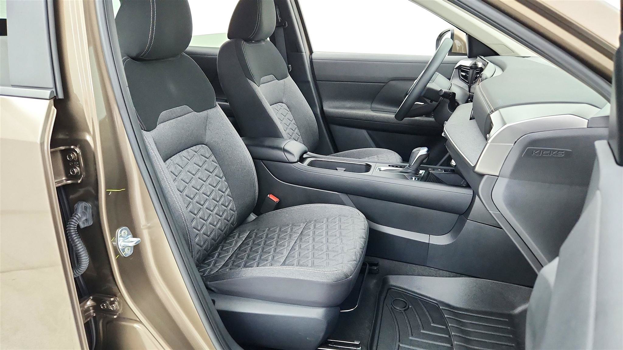 Used 2025 Nissan Kicks SV w/ Charging Package FWD image 18