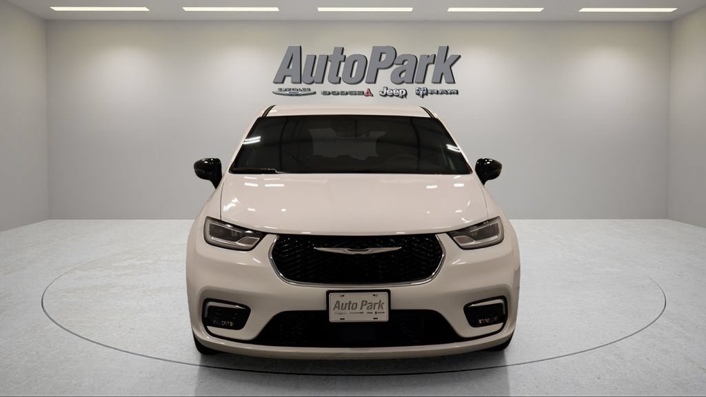 Used 2025 Chrysler Pacifica Select FWD image 4