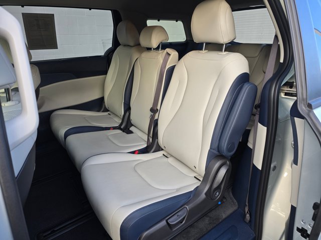 Used 2026 Kia Carnival EX FWD image 16