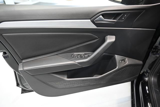 Used 2025 Volkswagen Jetta Sport image 25