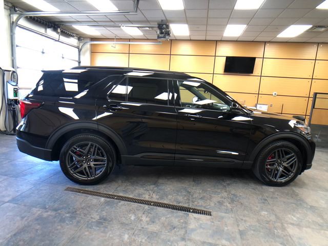 Used 2025 Ford Explorer ST image 8