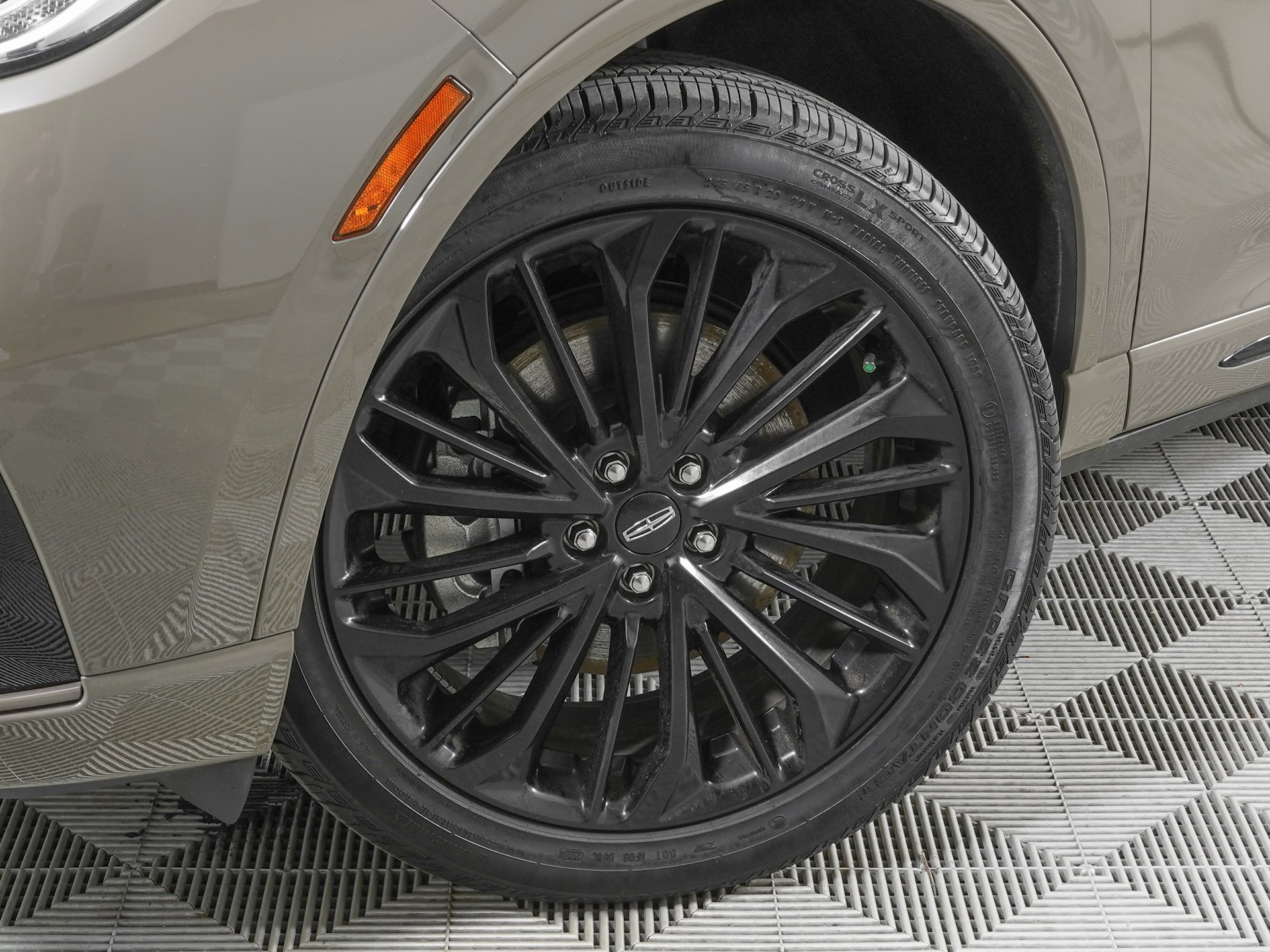 Used 2025 Lincoln Corsair Grand Touring w/ Jet Appearance Package image 30