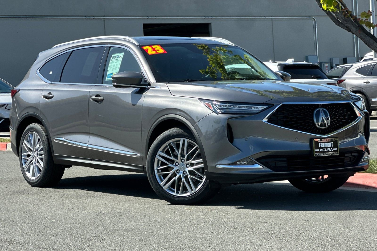 Used 2023 Acura MDX SH-AWD w/ Advance Package image 2