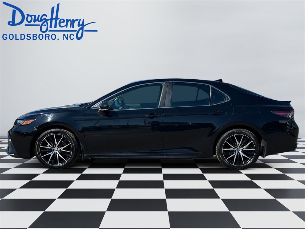 Used 2024 Toyota Camry SE image 2