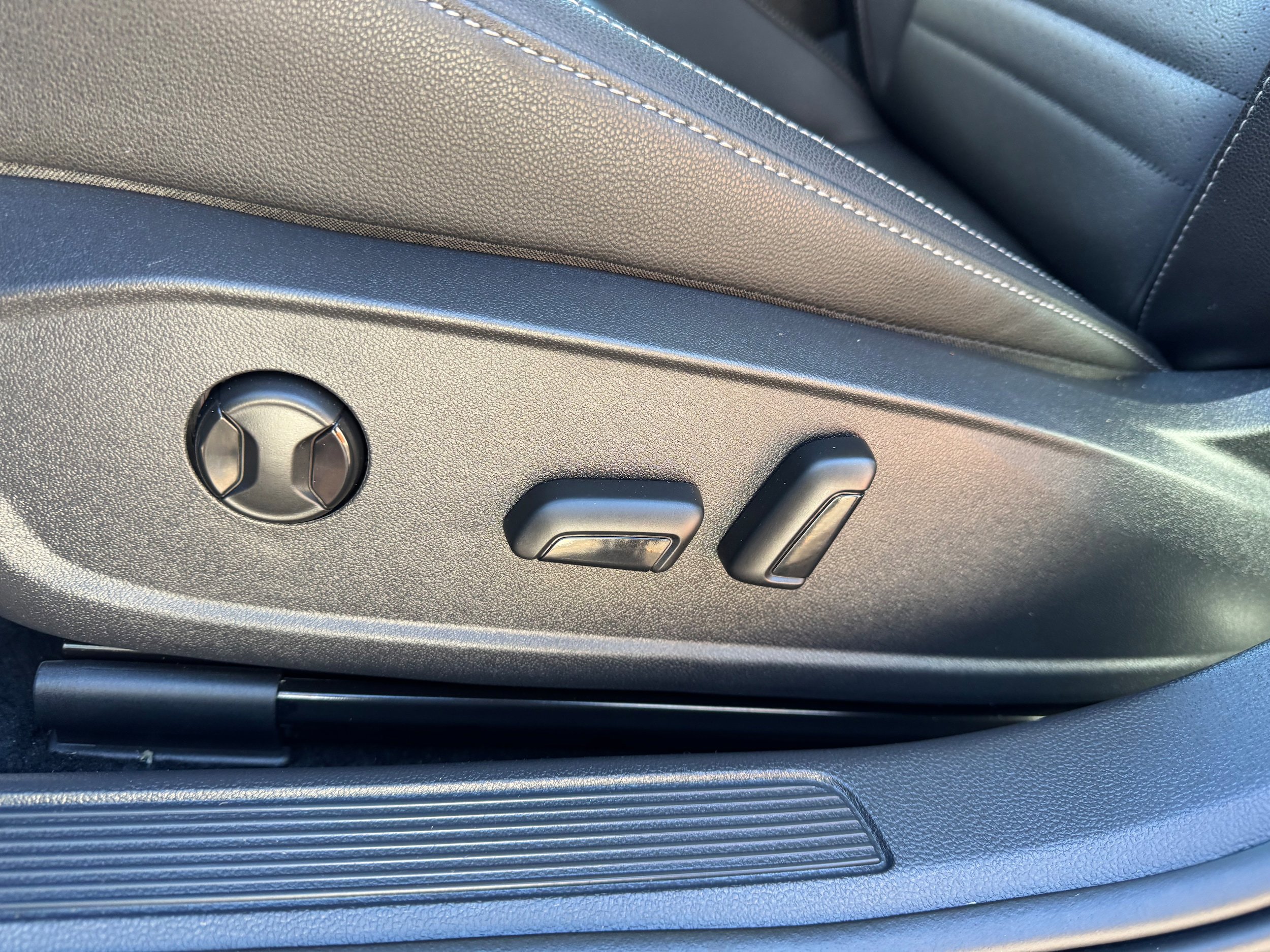 Used 2021 Volkswagen Jetta SE w/ SE Cold Weather Package image 8