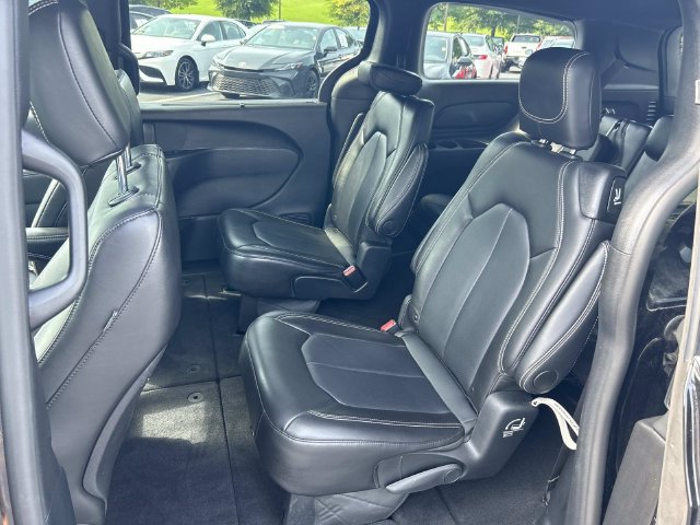 Used 2025 Chrysler Pacifica Select FWD image 20