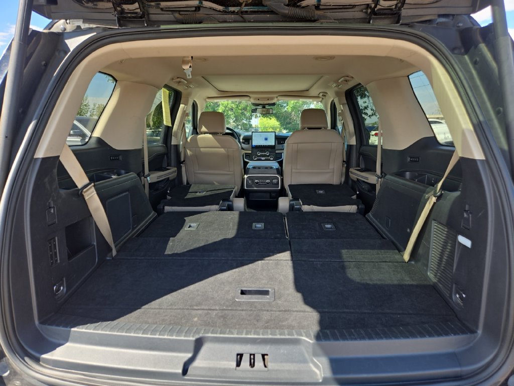 Used 2024 Ford Expedition Limited AWD/4WD image 23