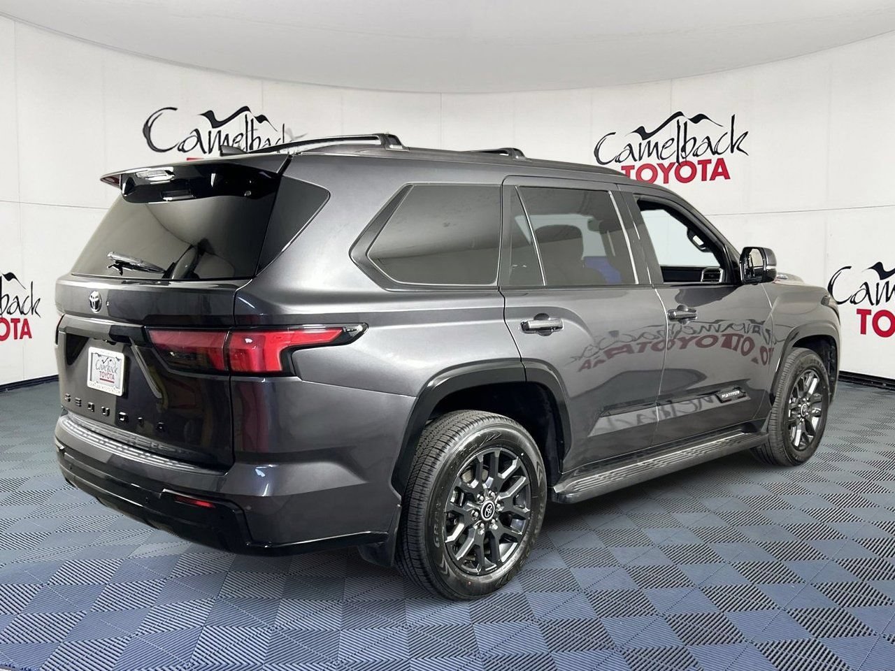 Used 2023 Toyota Sequoia Platinum AWD/4WD image 7