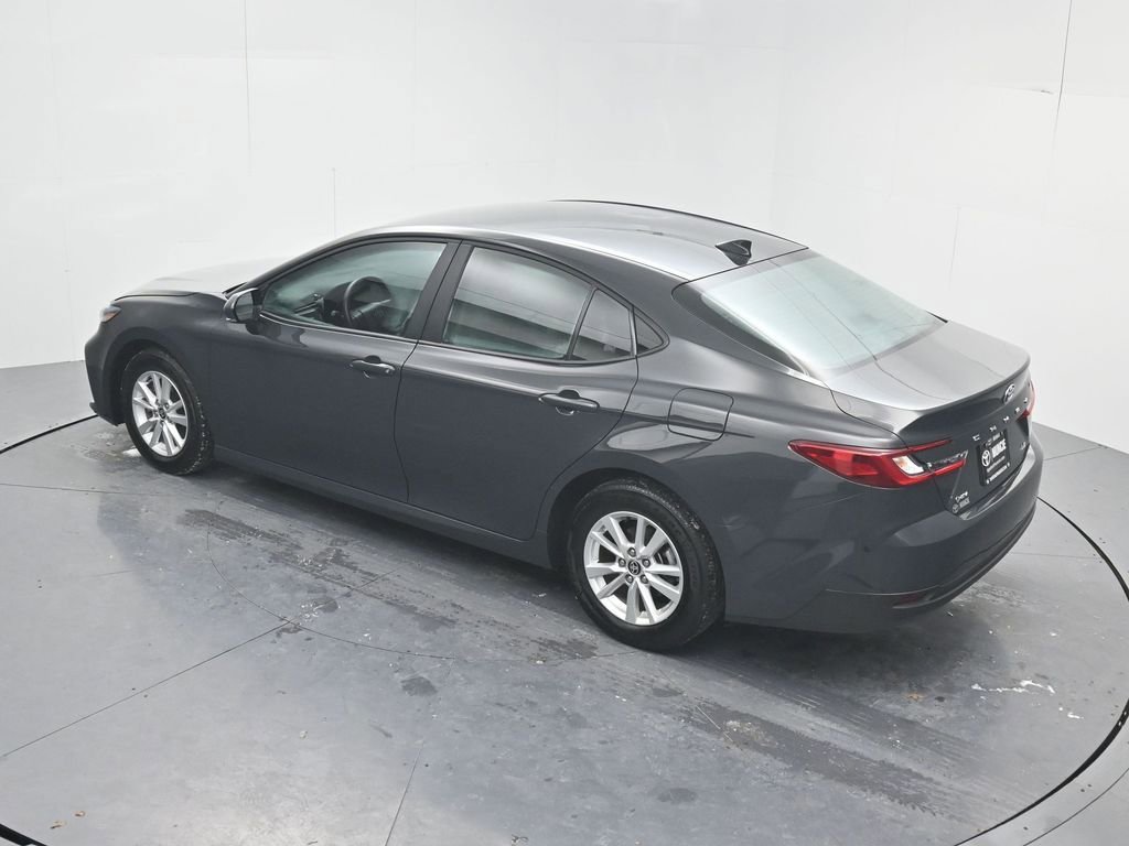 Used 2025 Toyota Camry LE image 43