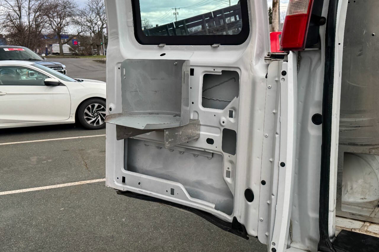 Used 2018 Chevrolet Express 2500 w/ Driver Convenience Package image 21