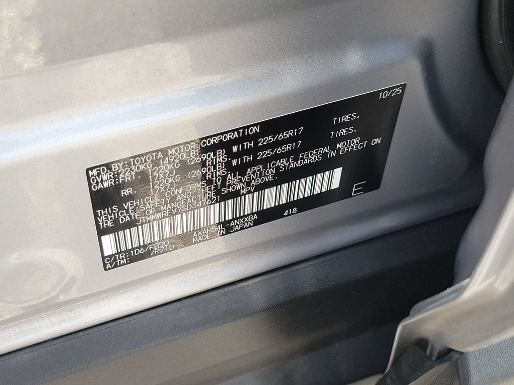 Used 2025 Toyota RAV4 LE AWD/4WD image 30
