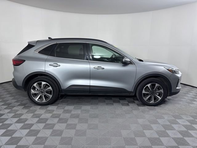 Used 2024 Ford Escape Platinum image 2