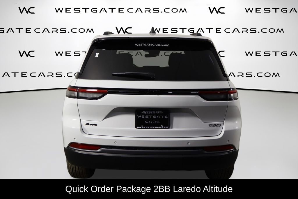 New 2026 Jeep Grand Cherokee Laredo image 4