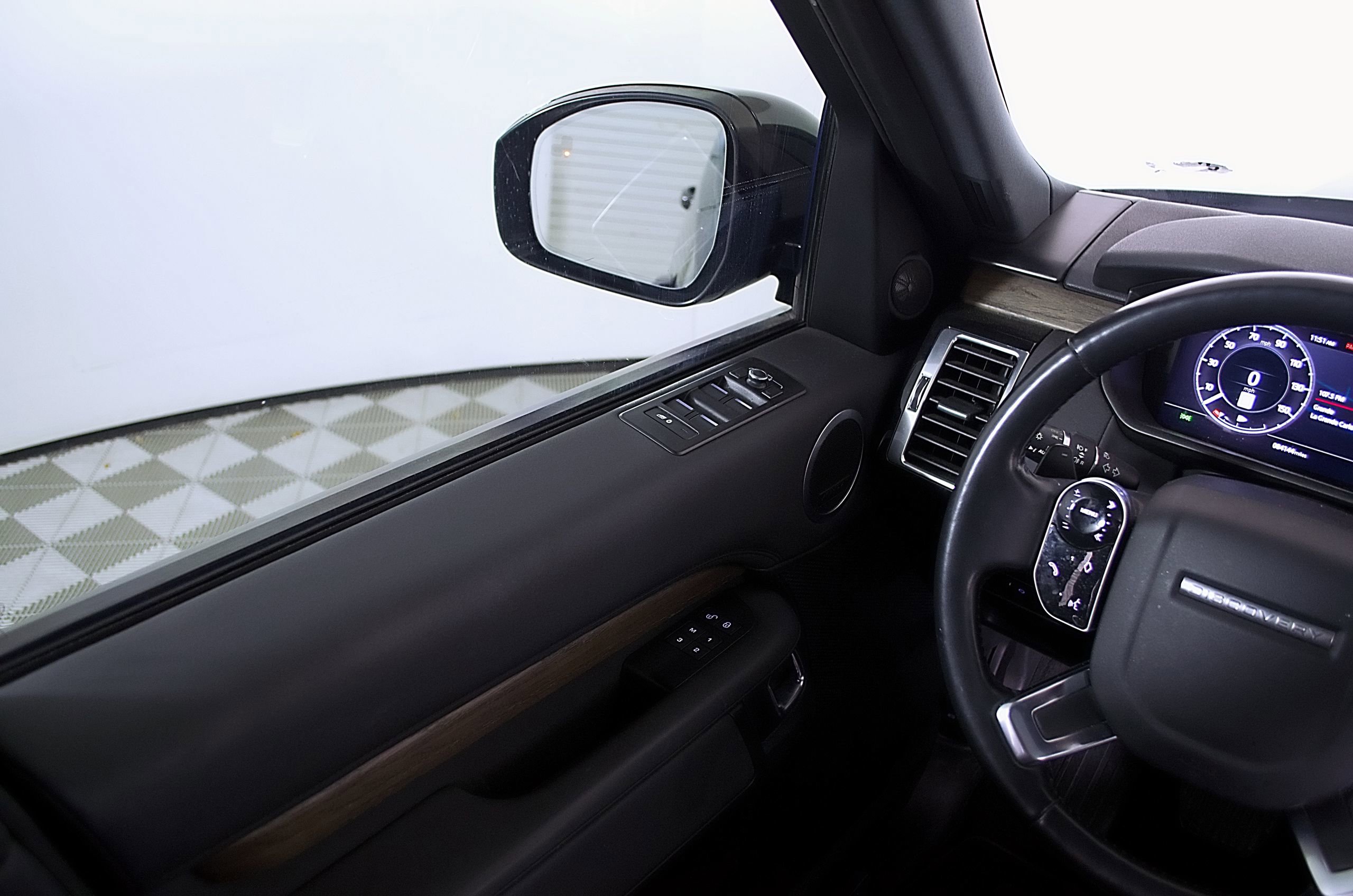 Used 2020 Land Rover Discovery HSE AWD/4WD image 28