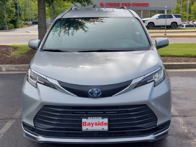 Certified 2023 Toyota Sienna LE FWD image 3