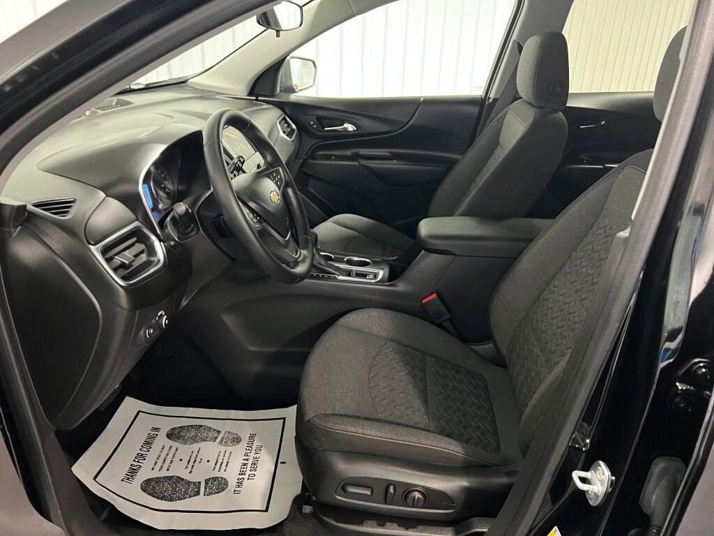 Used 2023 Chevrolet Equinox LT w/ Driver Convenience Package image 5