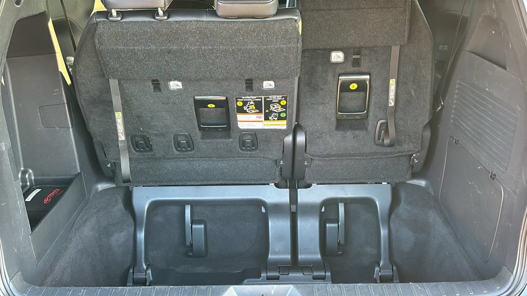 Used 2025 Toyota Sienna XSE FWD image 31