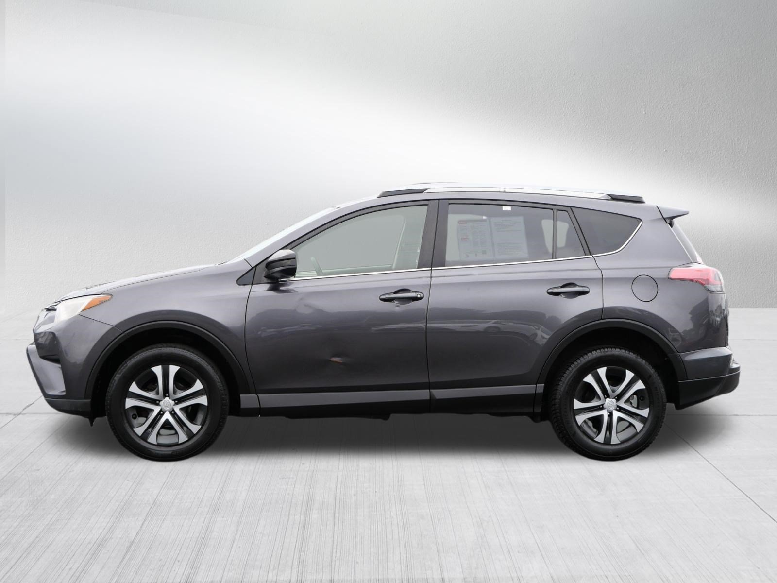 Used 2018 Toyota RAV4 LE w/ Carpet Mat Package AWD/4WD image 4