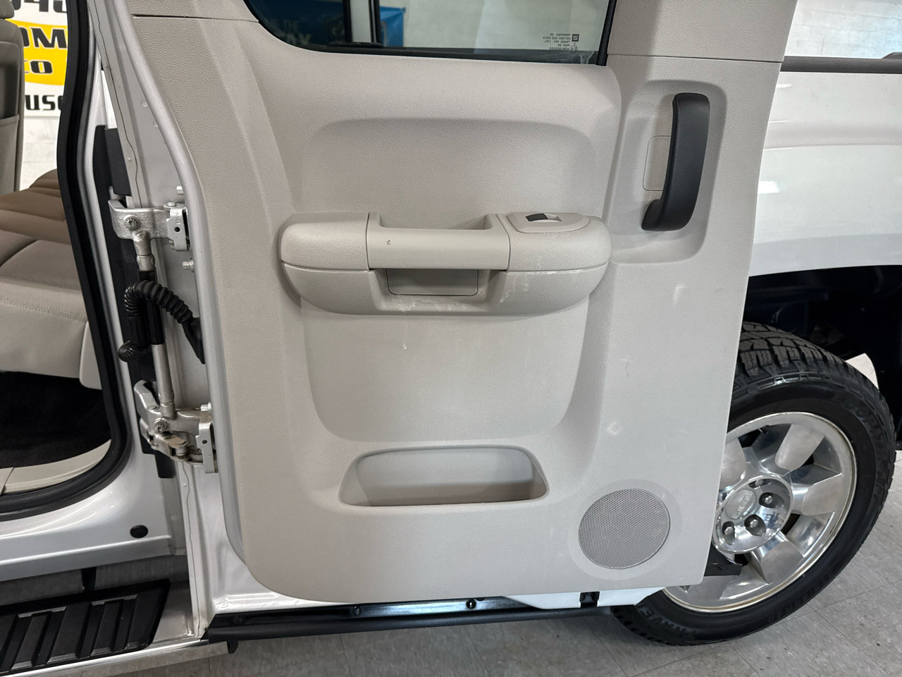 Used 2010 GMC Sierra 1500 SLE w/ Texas Edition image 31