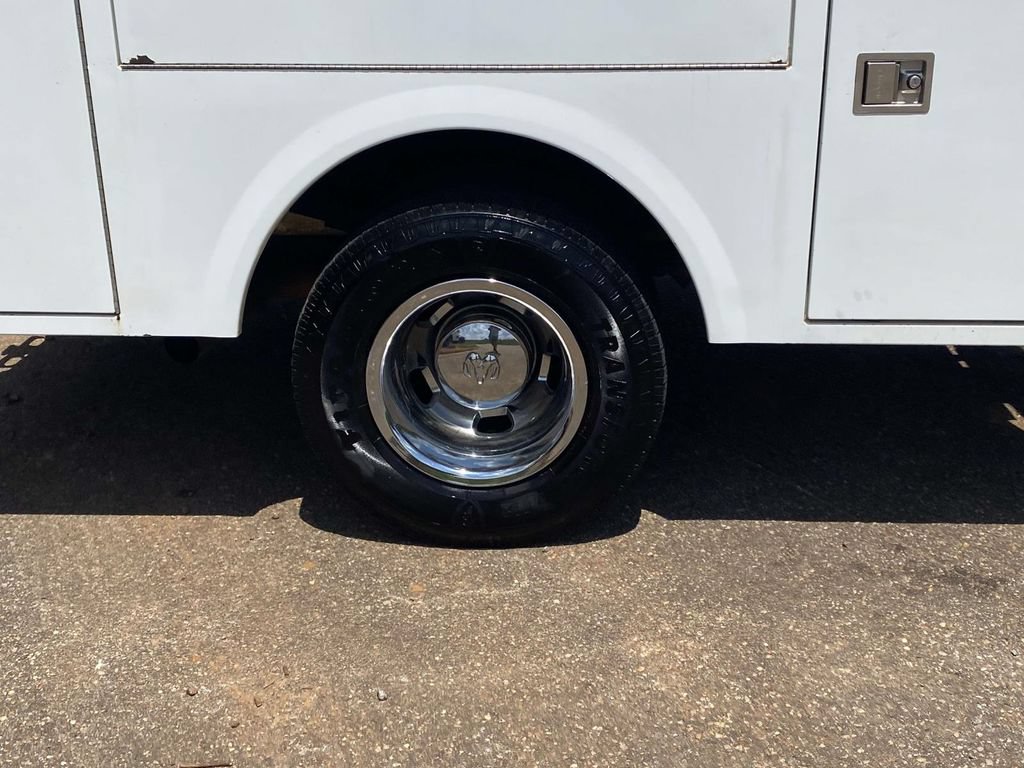 Used 2018 RAM 3500 Tradesman w/ Chrome Appearance Group RWD image 11