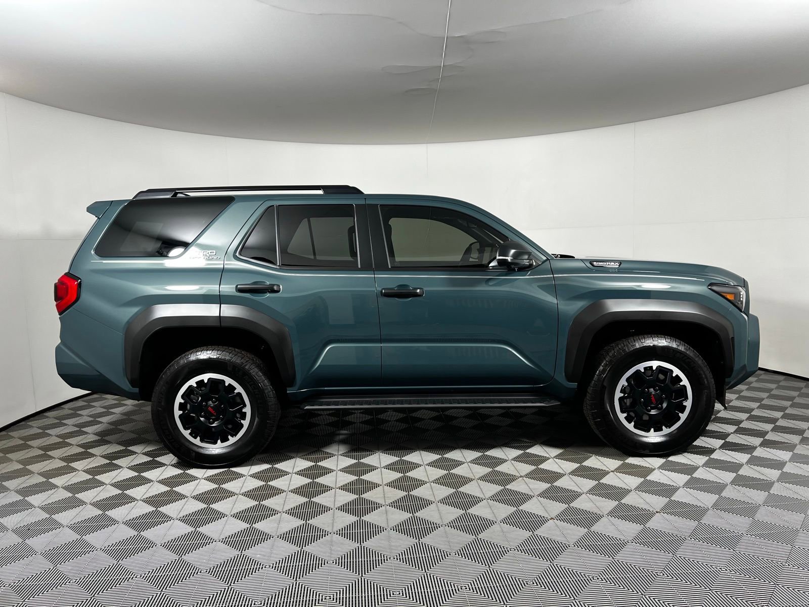 Certified 2026 Toyota 4Runner TRD Off-Road Premium AWD/4WD image 4