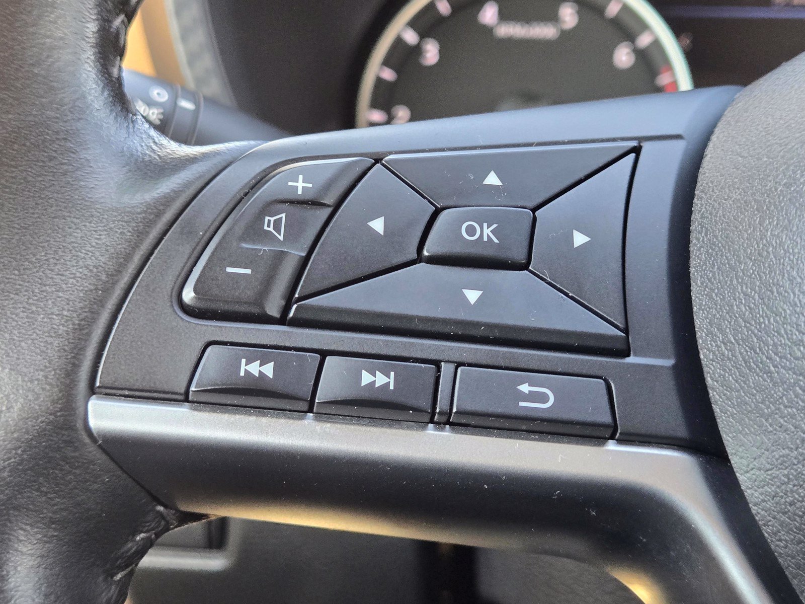 Used 2022 Nissan Sentra SV w/ SV Premium Package FWD image 26