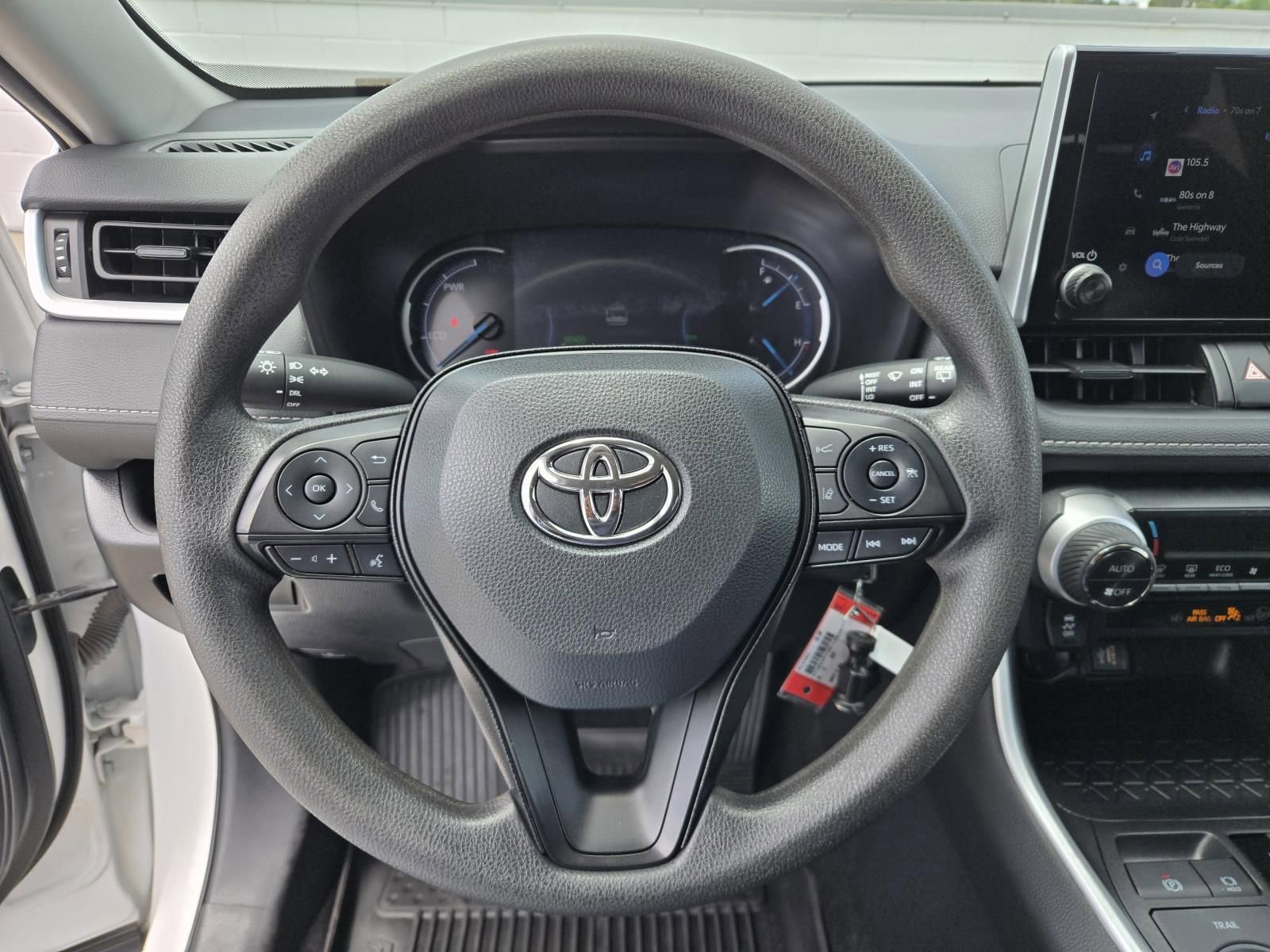 Used 2024 Toyota RAV4 LE AWD/4WD image 16