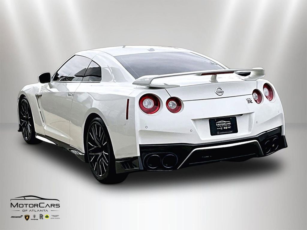 Used 2021 Nissan GT-R Premium image 10