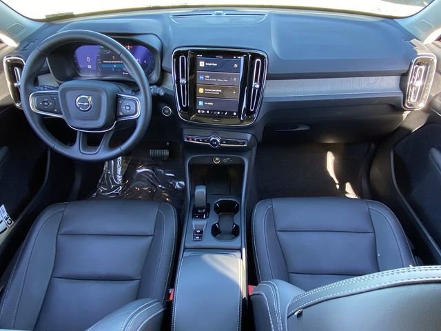 Certified 2025 Volvo XC40 B5 Core w/ Protection Package Premier image 17
