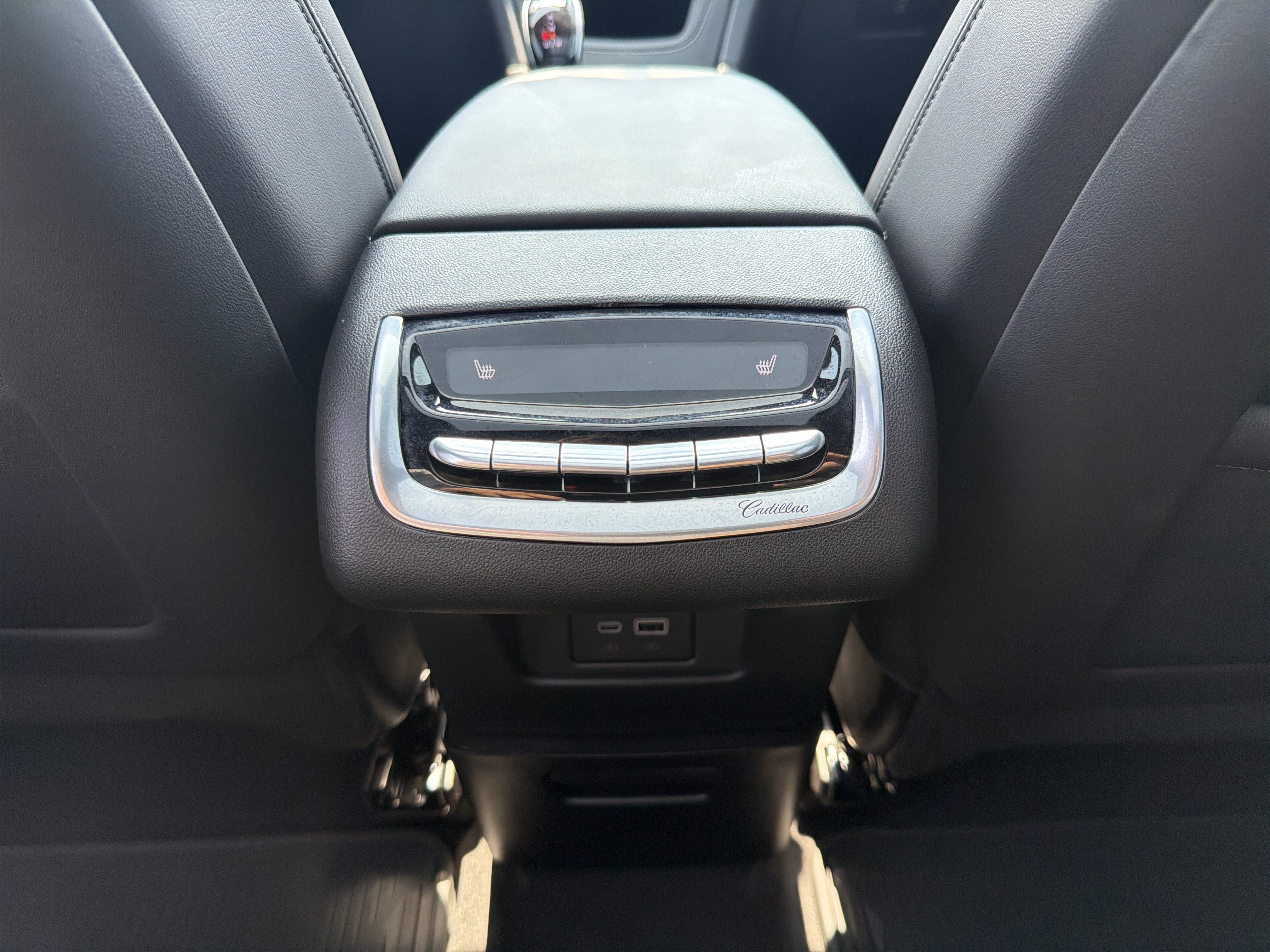 Certified 2025 Cadillac XT6 Premium Luxury FWD image 22