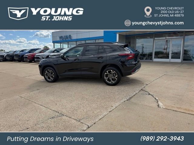 Used 2025 Chevrolet Trax LT w/ Driver Confidence Package FWD image 3