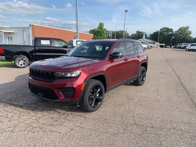 Used 2023 Jeep Grand Cherokee Altitude AWD/4WD image 3