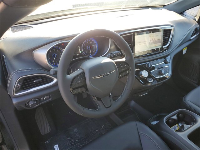 New 2026 Chrysler Pacifica Select image 9