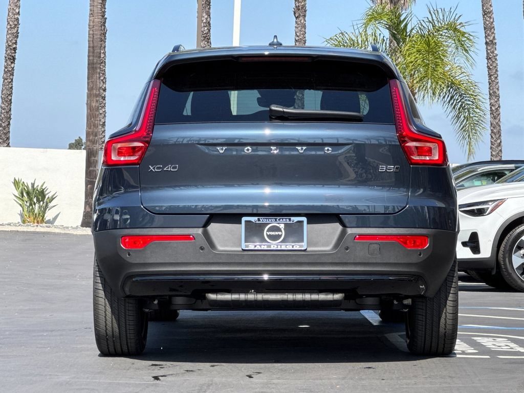 New 2026 Volvo XC40 B5 Core w/ Climate Package AWD/4WD image 4