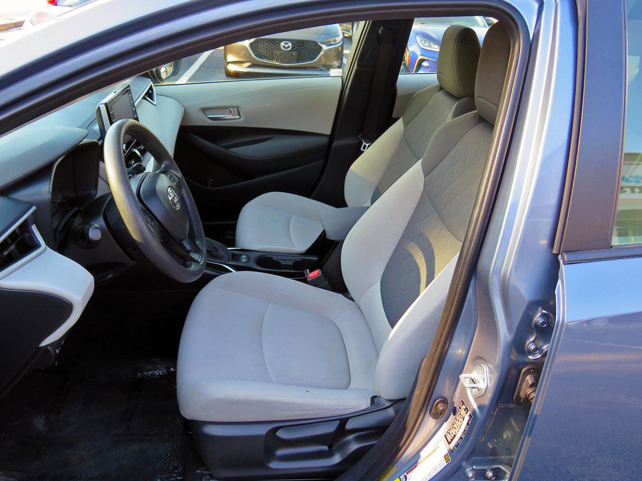 Used 2021 Toyota Corolla LE FWD image 11
