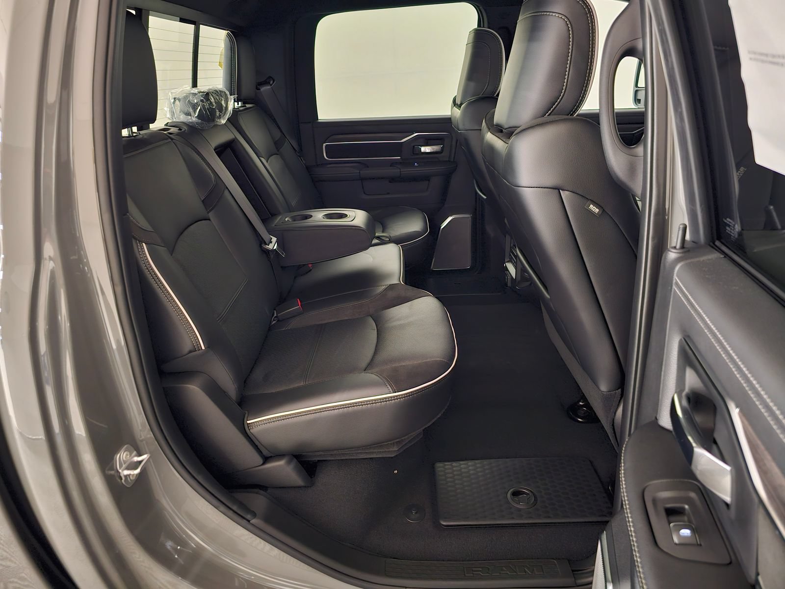 New 2026 RAM 3500 Laramie AWD/4WD image 27