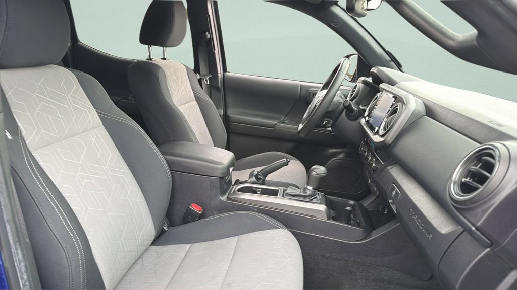 Used 2023 Toyota Tacoma TRD Off-Road w/ Advanced Technology Package AWD/4WD image 32