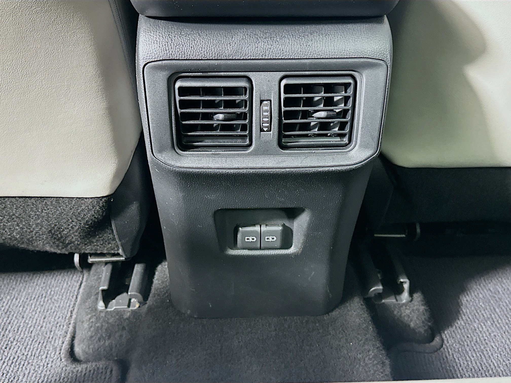 Used 2022 Toyota RAV4 Limited FWD image 28