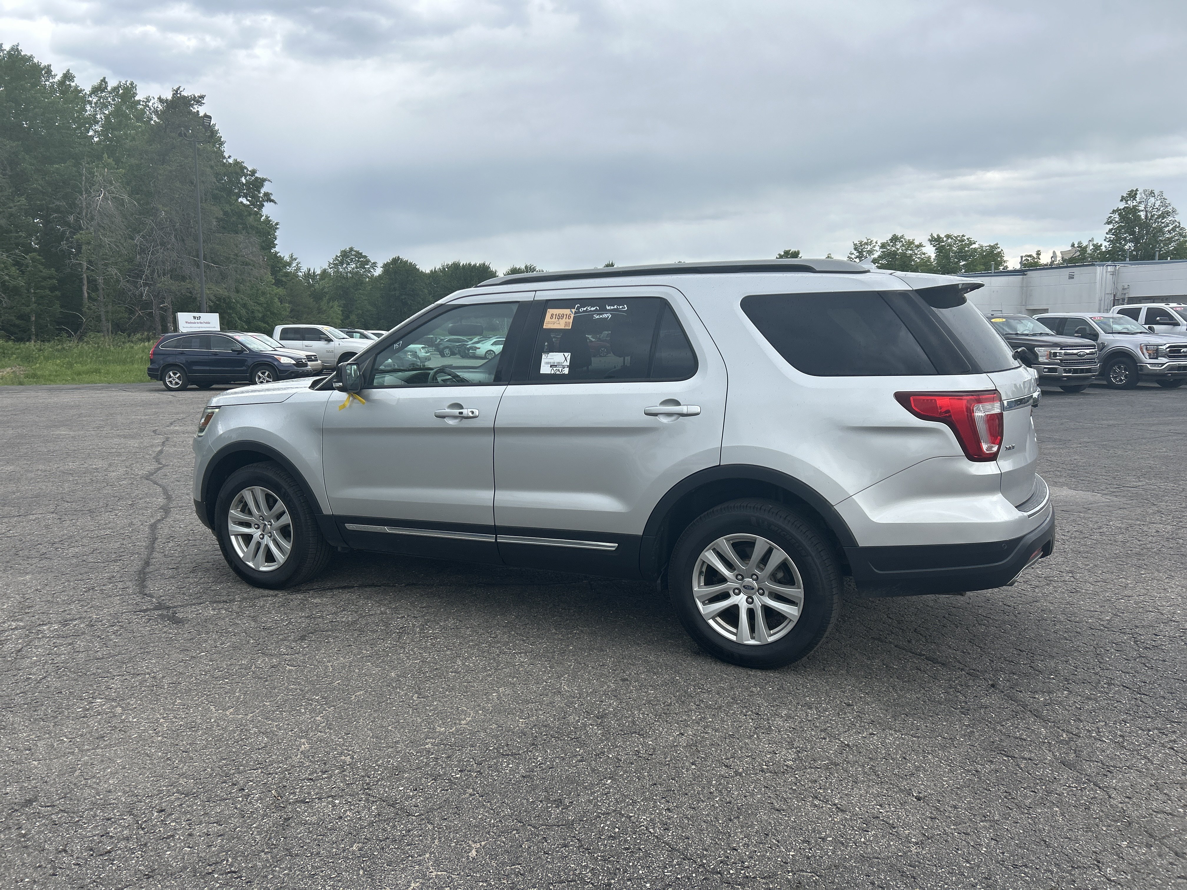 Used 2018 Ford Explorer XLT w/ Equipment Group 202A AWD/4WD image 6