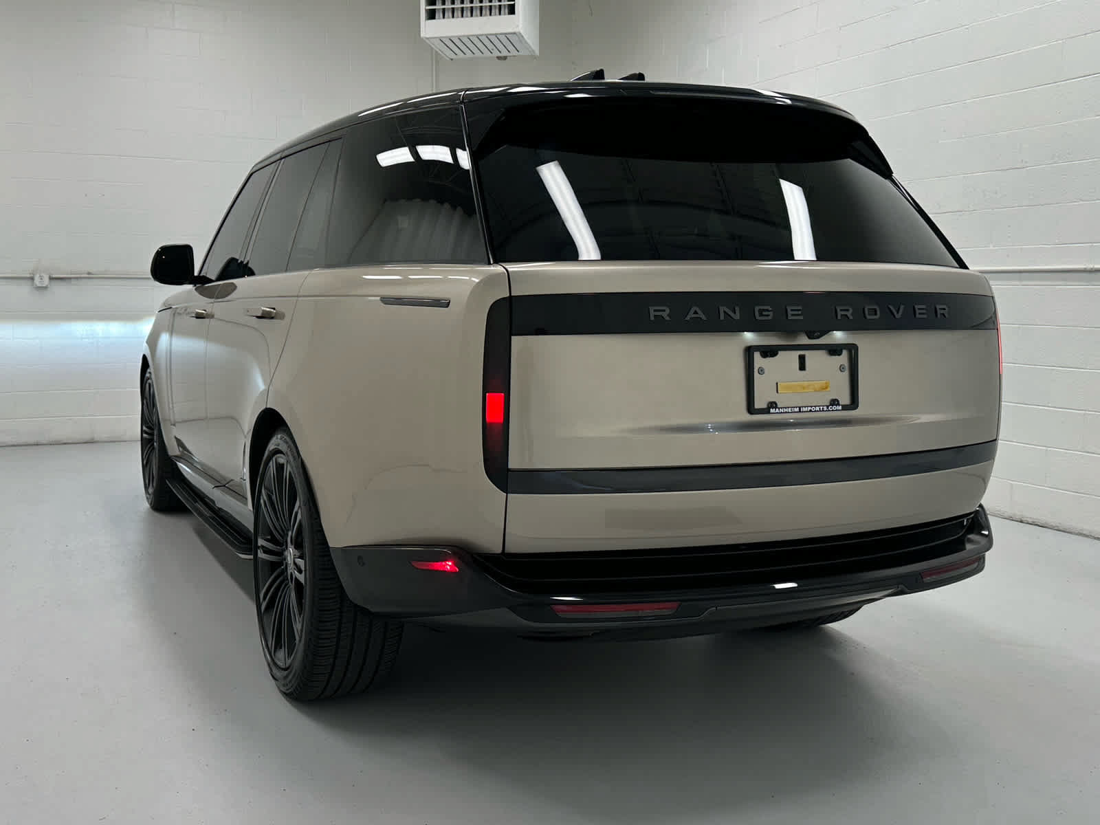 Used 2024 Land Rover Range Rover SE AWD/4WD image 8