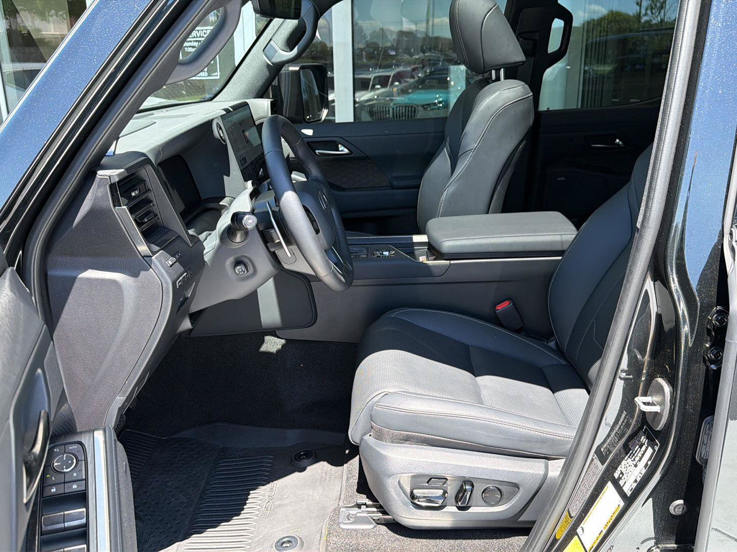 Certified 2025 Lexus GX 550 w/ Cold Area Package AWD/4WD image 10