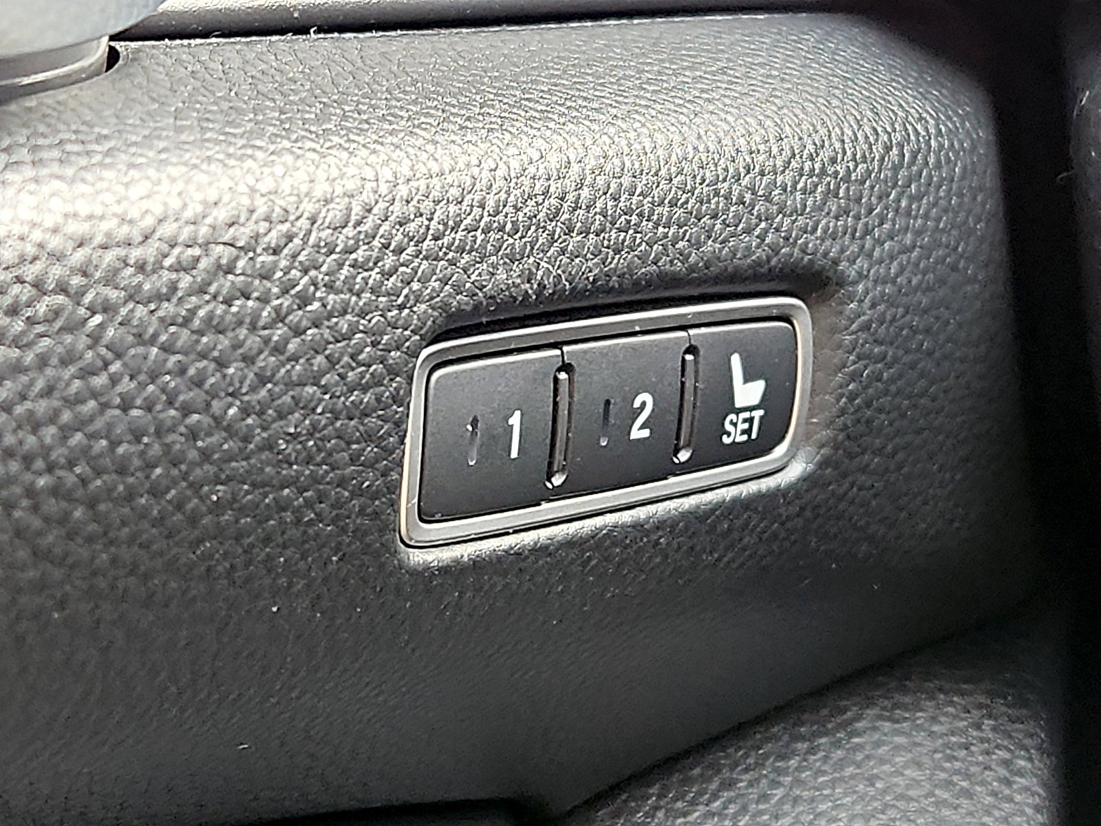 Used 2018 Honda Accord EX-L image 25